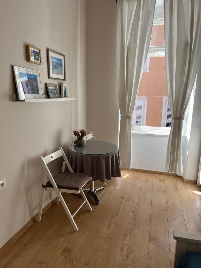 Apartment Check In Pula Exteriör bild