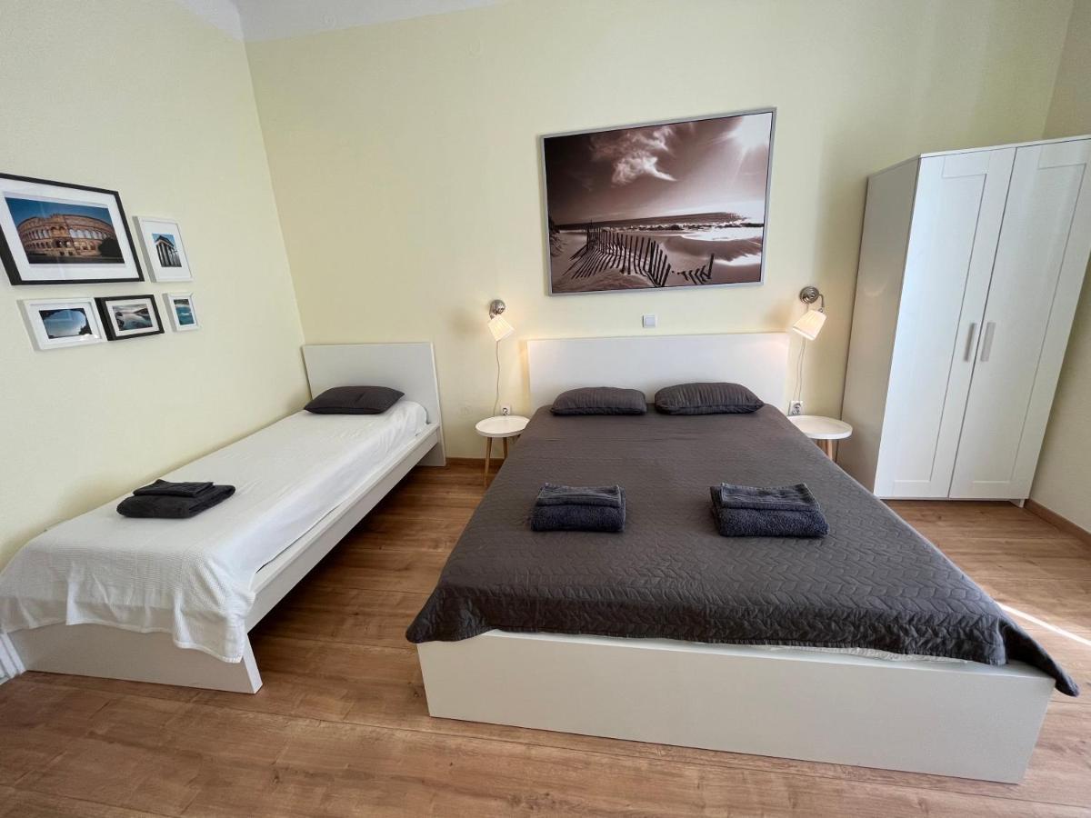 Apartment Check In Pula Exteriör bild