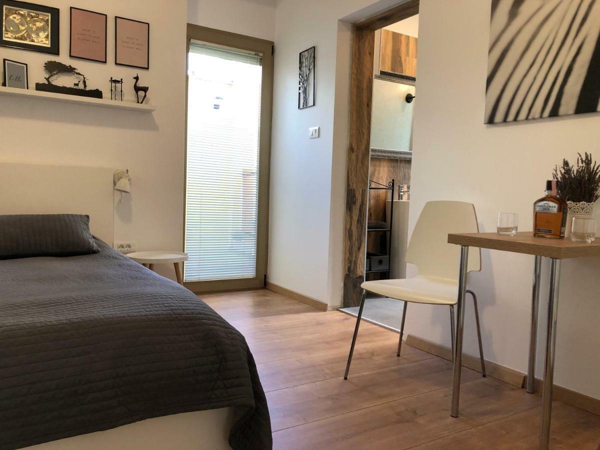 Apartment Check In Pula Exteriör bild