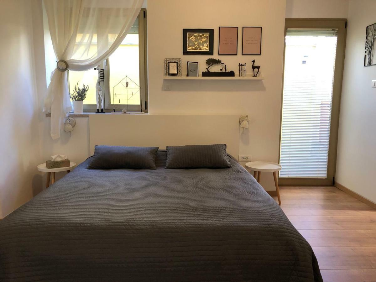 Apartment Check In Pula Exteriör bild