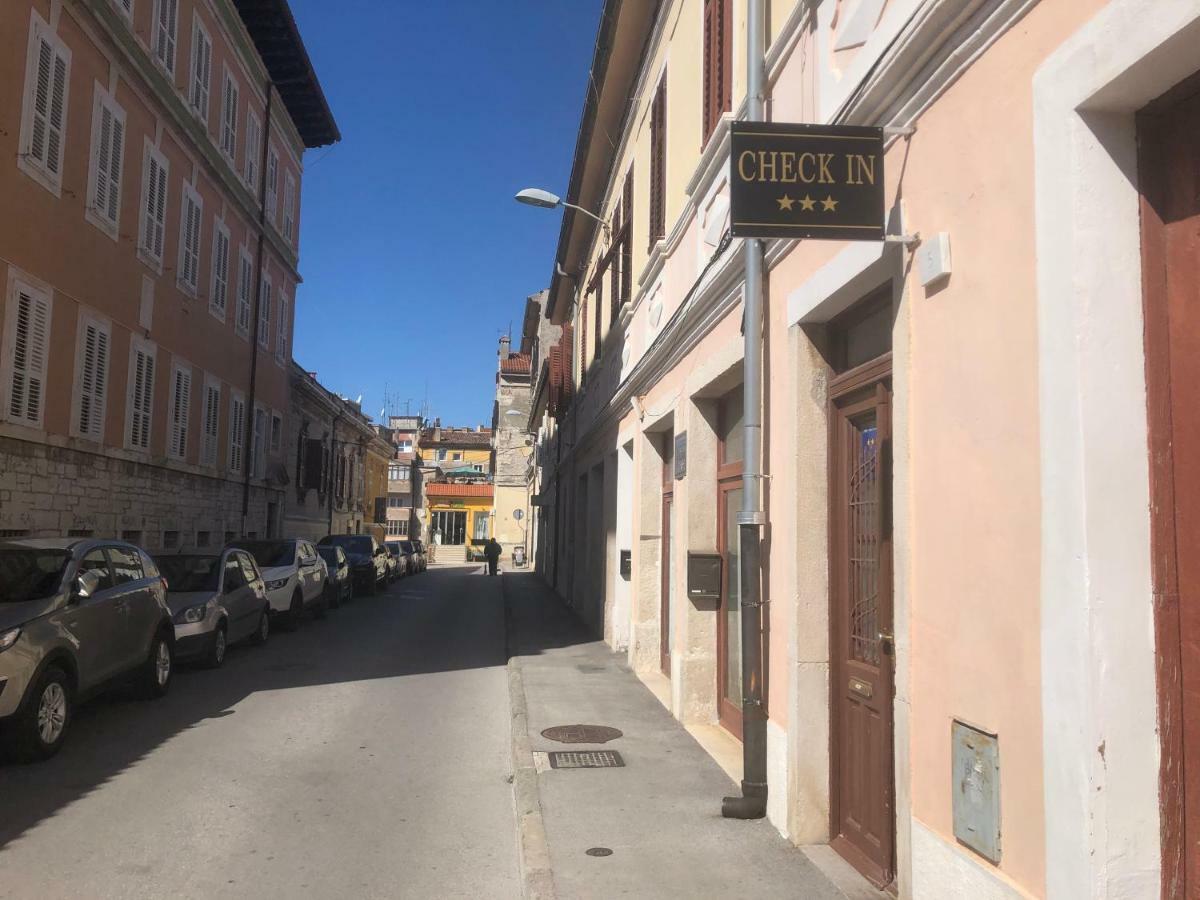 Apartment Check In Pula Exteriör bild