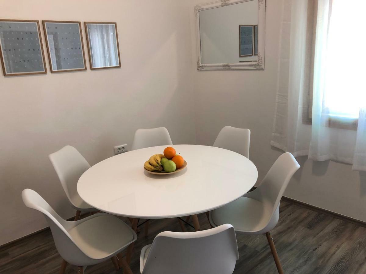 Apartment Check In Pula Exteriör bild