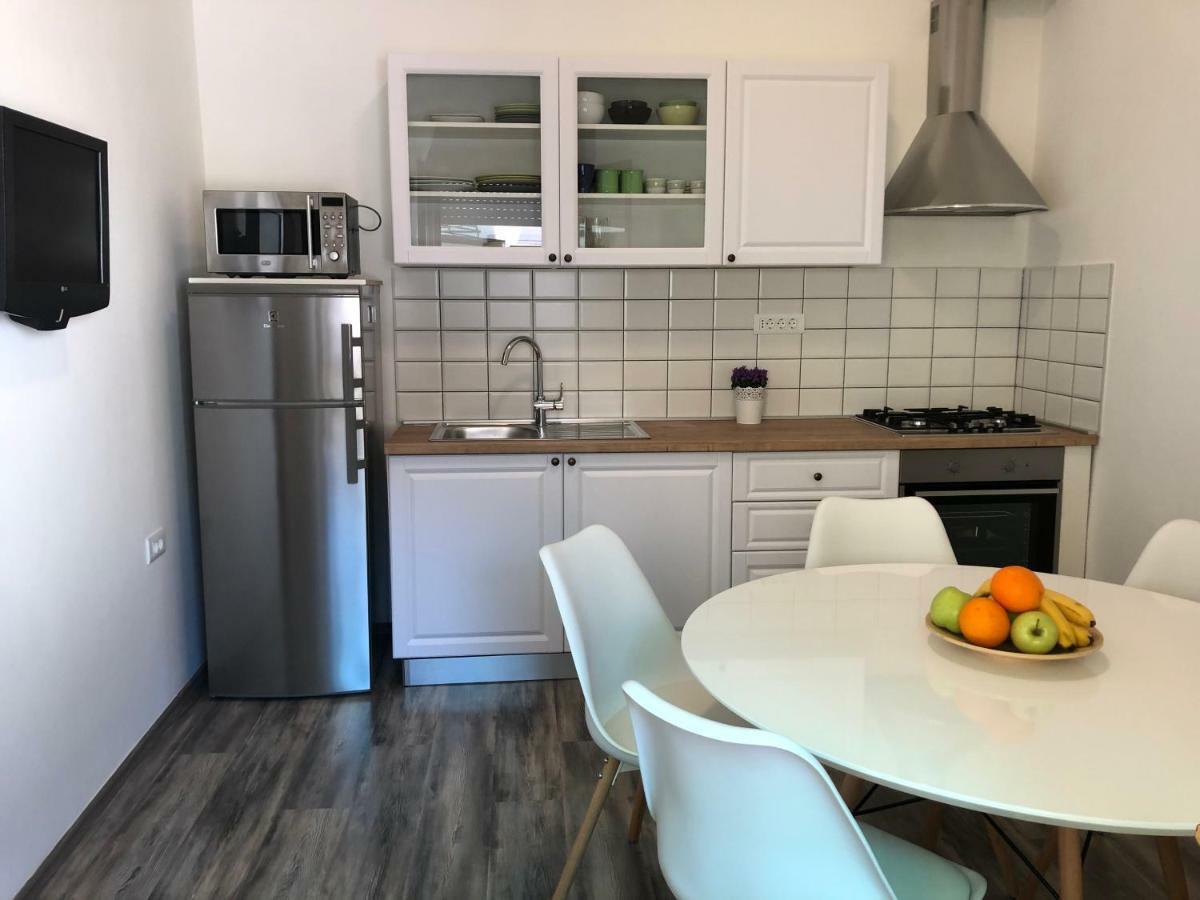 Apartment Check In Pula Exteriör bild